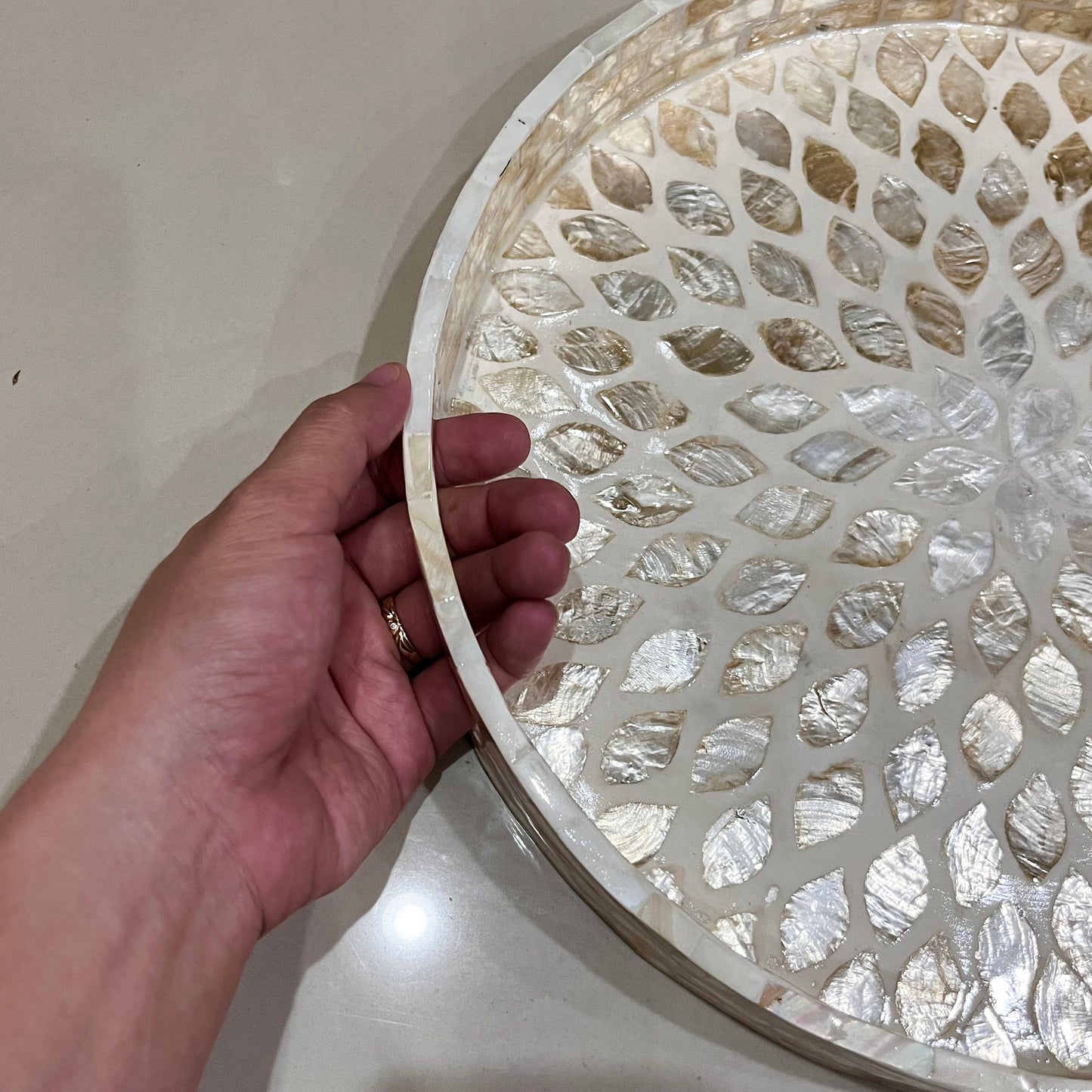 Ivory Capiz Shell Leaf Tray – Round Handmade Decorative Tray