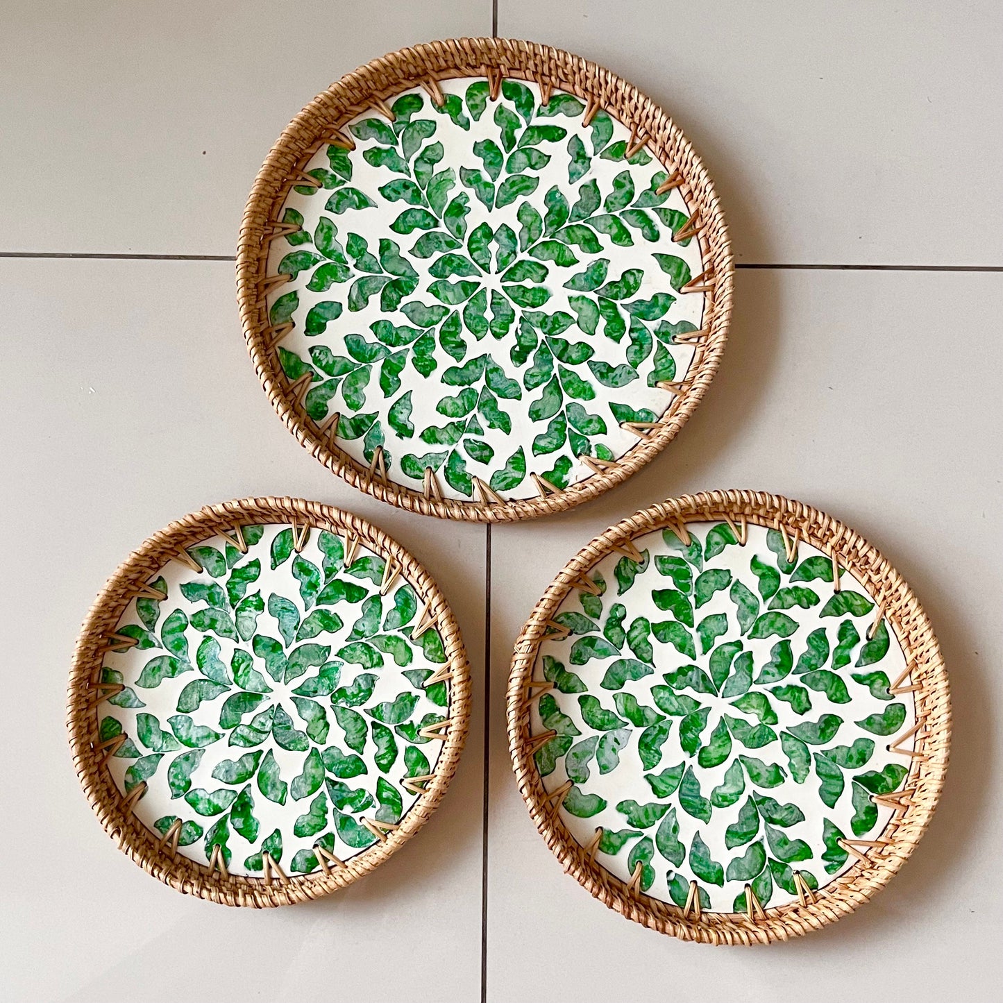 Round Capiz Shell Rattan Tray with Green Leaf Mosaic