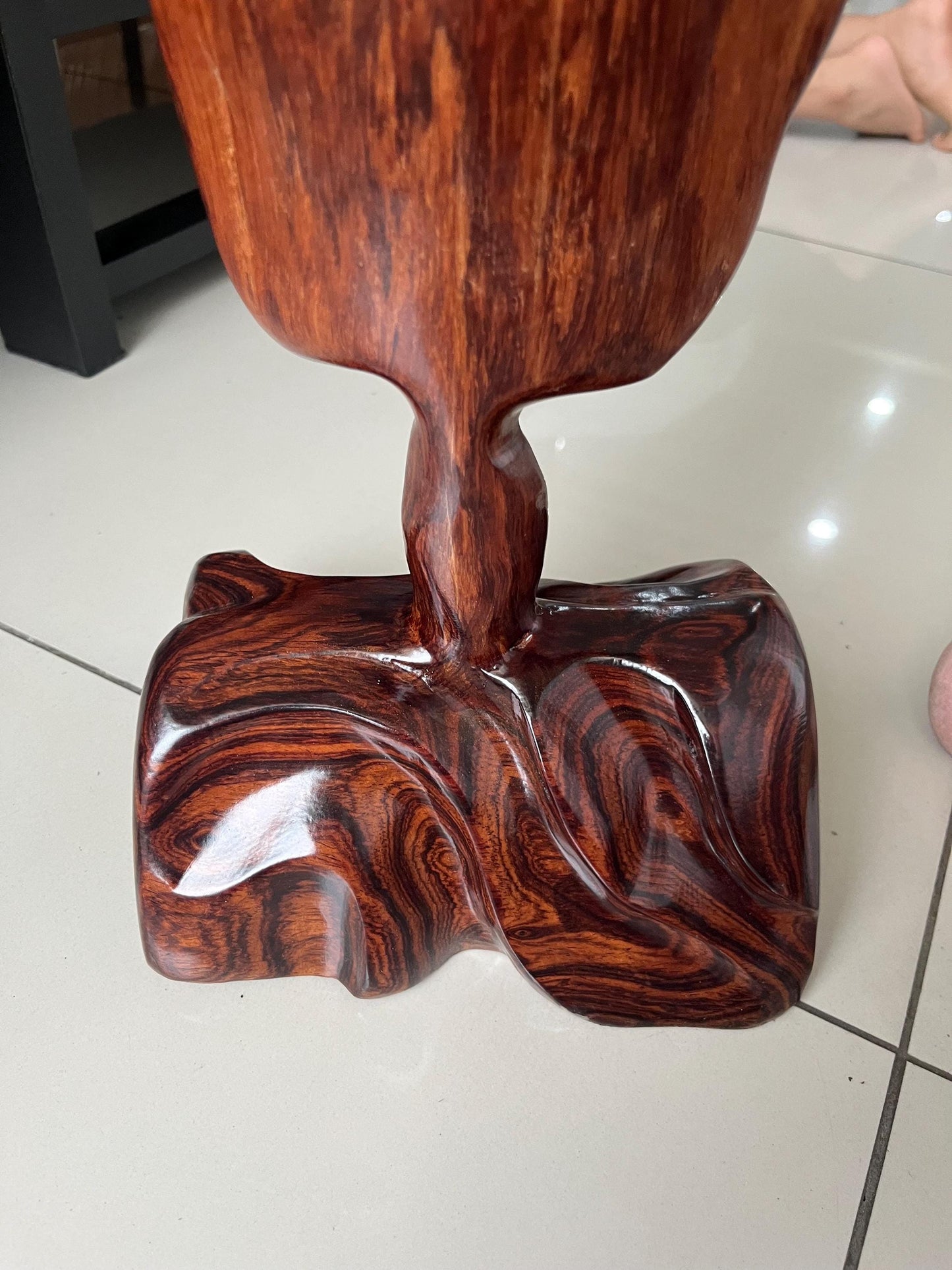 Hand-Carved Rosewood Oak Leaf Sculpture: Natural Wood Decor 27'' tall
